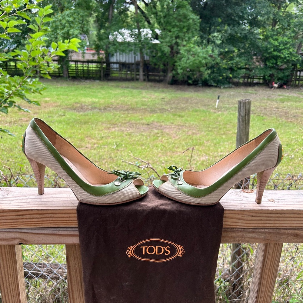 Tod's Green Heels with Bow Detail